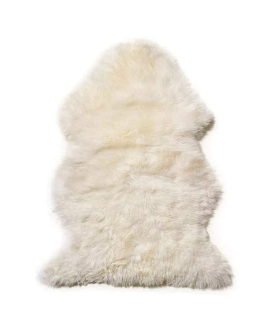 Bring a touch of luxury to your home with this gorgeous white Icelandic sheepskin rug. Soft and luxuriously warm, it's ideal for any living space.